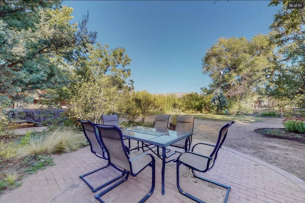 Group Getaway: Serene Adobe Retreat 4-11 Guests Albuquerque Exterior photo